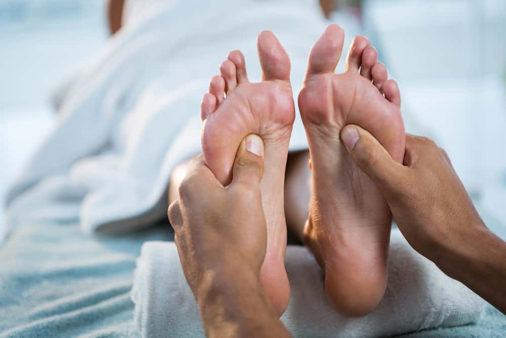Рефлексологията има много предимства, но не всеки може да получи масаж