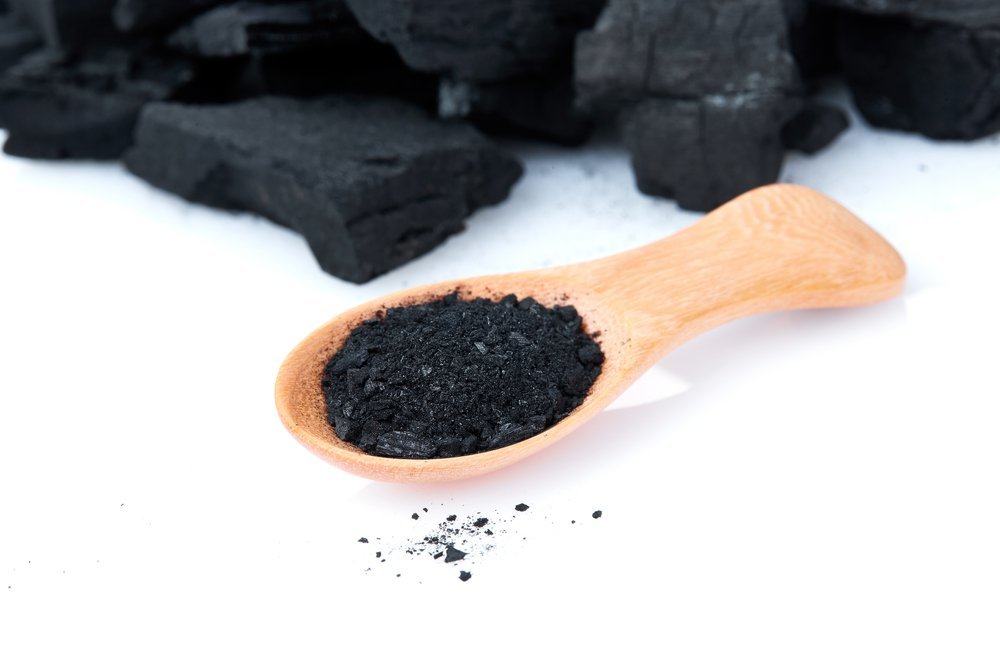 8 benefici del carbone attivo per la salute
