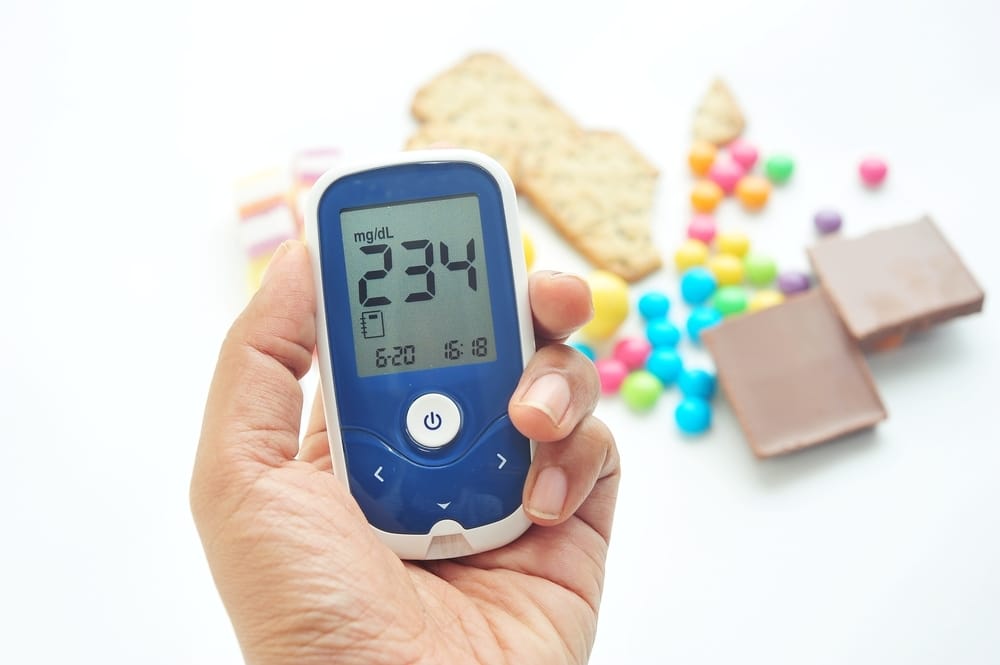 血糖値が高すぎる5つの兆候に加えて、血糖値を克服する正しい方法