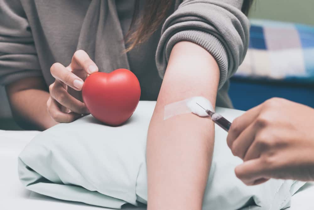 Non solo benefici, la donazione di sangue può anche portare effetti collaterali se è troppo frequente