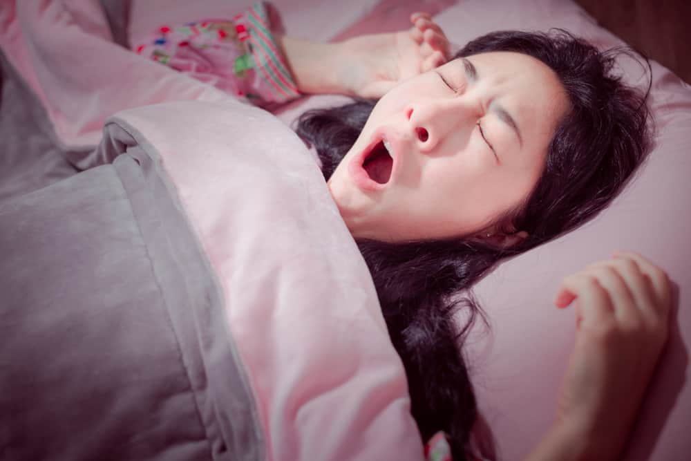 Penjelasan Perubatan Kelumpuhan Tidur A.k.a. "Keseluruhan" Semasa Tidur