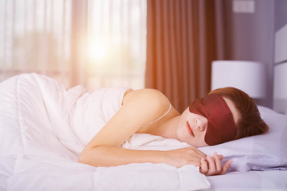 Adakah Anda Perlu Memakai Pita Mata untuk Tidur? Ini adalah jawapan para pakar