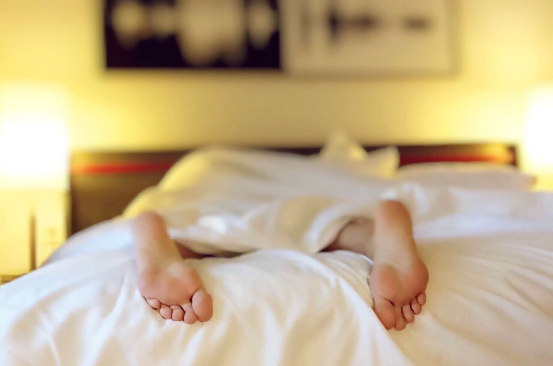 9 طرق سهلة للنوم بشكل أفضل
